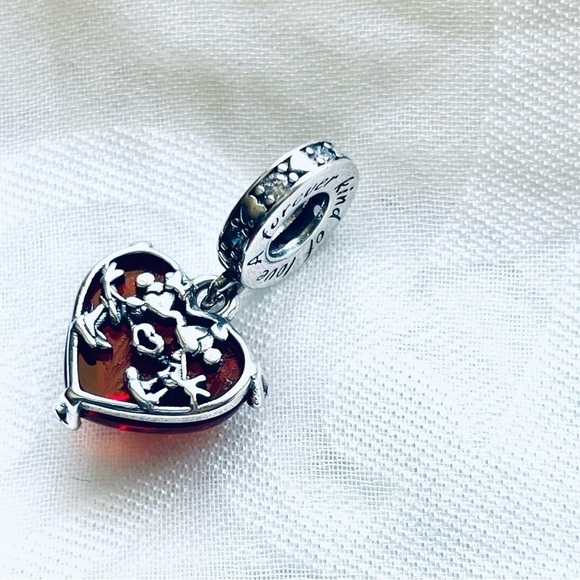 💋 NWOT Mickey & Minnie Mouse Kiss Red Heart Charm ✨ - Picture 9 of 10